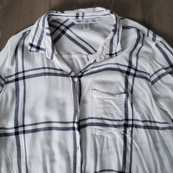 Old Navy plaid Button up - Picture 2 of 3